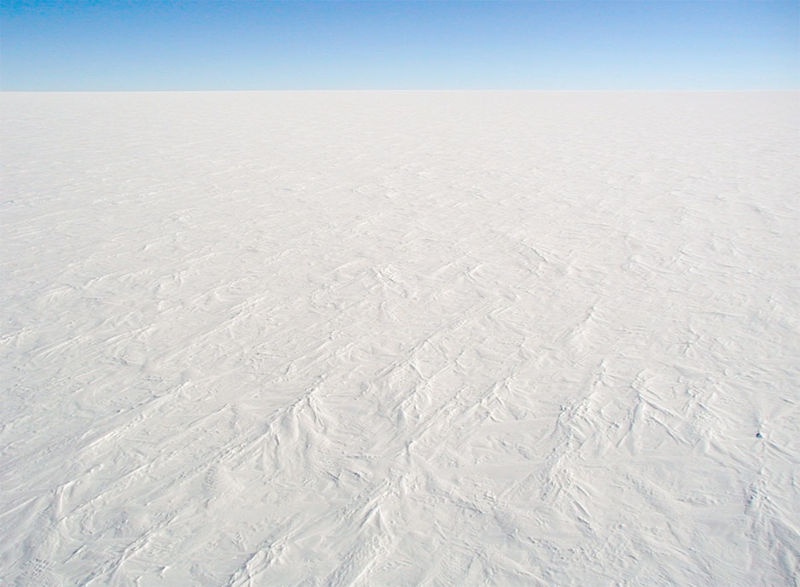 Antarktiksen lumilakeutta.