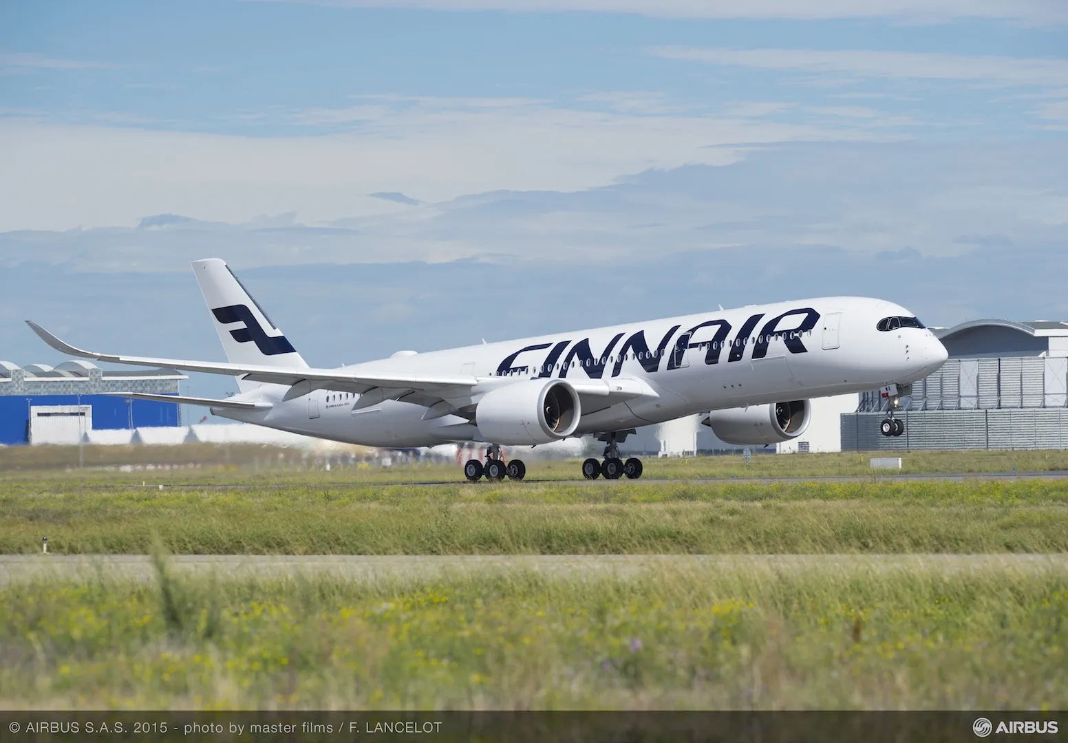A350 OH-LWA ensilennollaan