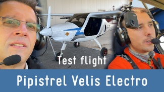 Jari Mäkinen ja Martin Vadnu Pipistrel Electron ohjaamossa