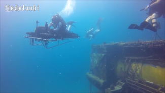 Astronautti sukeltamassa