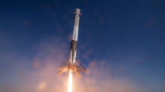 Falcon 9:n ensimmäinen vaihe laskeutuu