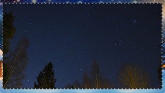Talvista tähtitaivasta 16 millimetrin objektiivilla ja kahdeksan sekunnin valotusajalla (f/4,5, ISO 5000). Kuva: MH