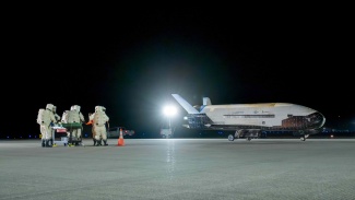 X-37B laskeutuneena seitsemänneltä lennoltaan