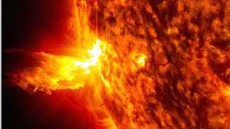 Auringon flarepurkaus