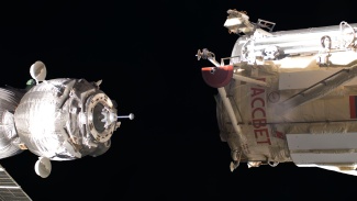 Mogensenin alus saapuu avaruusasemalle